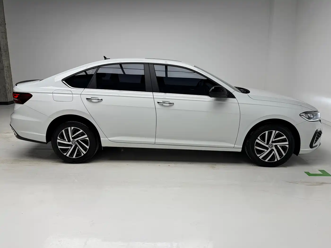 Volkswagen Lavida 2024 Model 300TSI DSG Starlight Full Comfort Edition фото 9