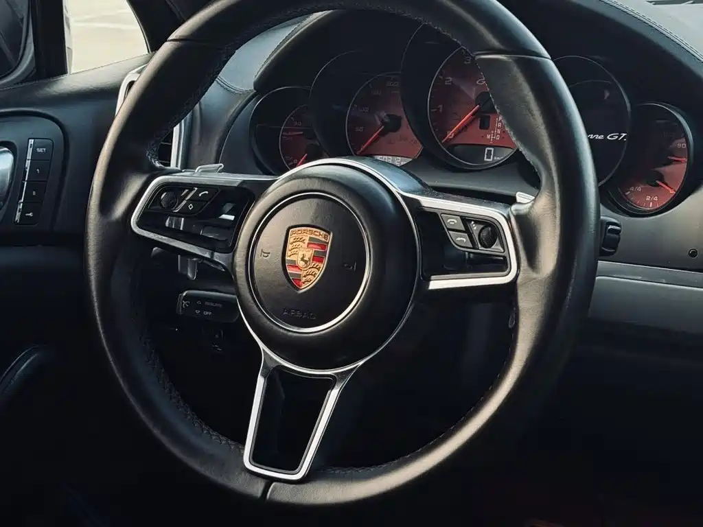 Photo 11 - Porsche Cayenne