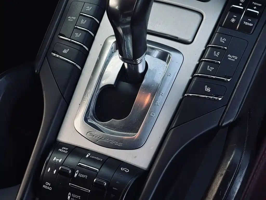 Photo 10 - Porsche Cayenne