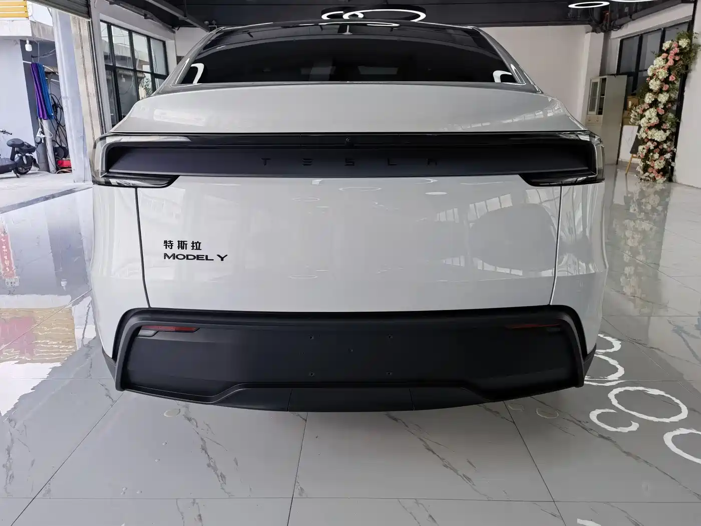 TESLA MODEL Y