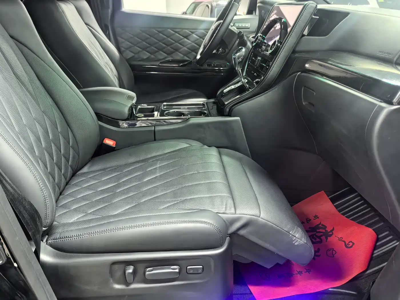 Toyota Alphard 2011 3.5L Luxury Edition фото 2