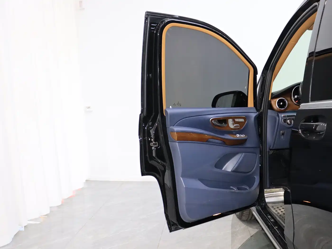 Mercedes-Benz V-Class 2018 V 260 L Premium Long Wheelbase Edition China VI фото 10