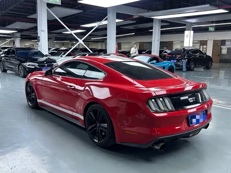 FORD MUSTANG