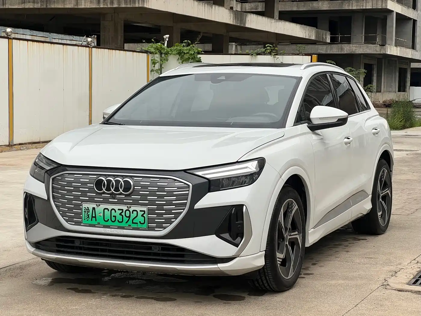 Photo 1 - Audi Q4 e-tron