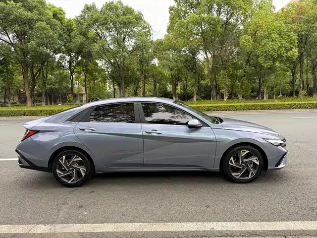 Hyundai Elantra 2023 Model 1.5L CVT LUX Premium Edition — фото 4