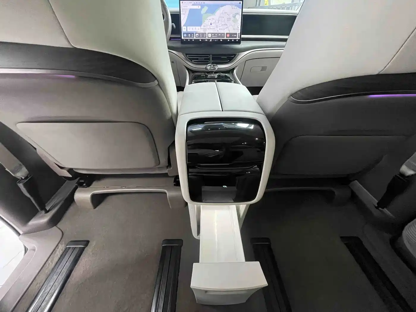 Denza D9 2023 2022 DM-i 970 AWD Flagship