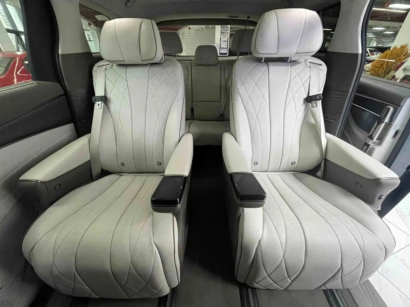 Denza D9 2023 2022 DM-i 970 AWD Flagship