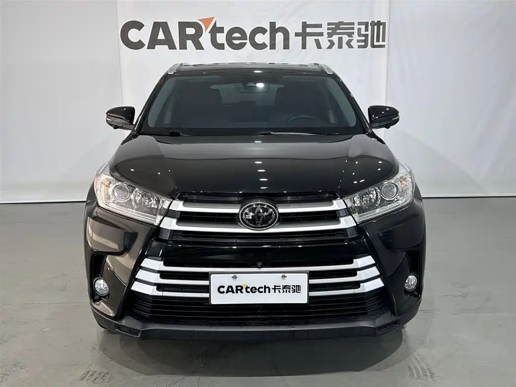 Photo 2 - Toyota Highlander