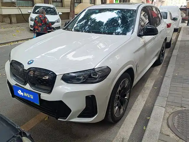 BMW IX3