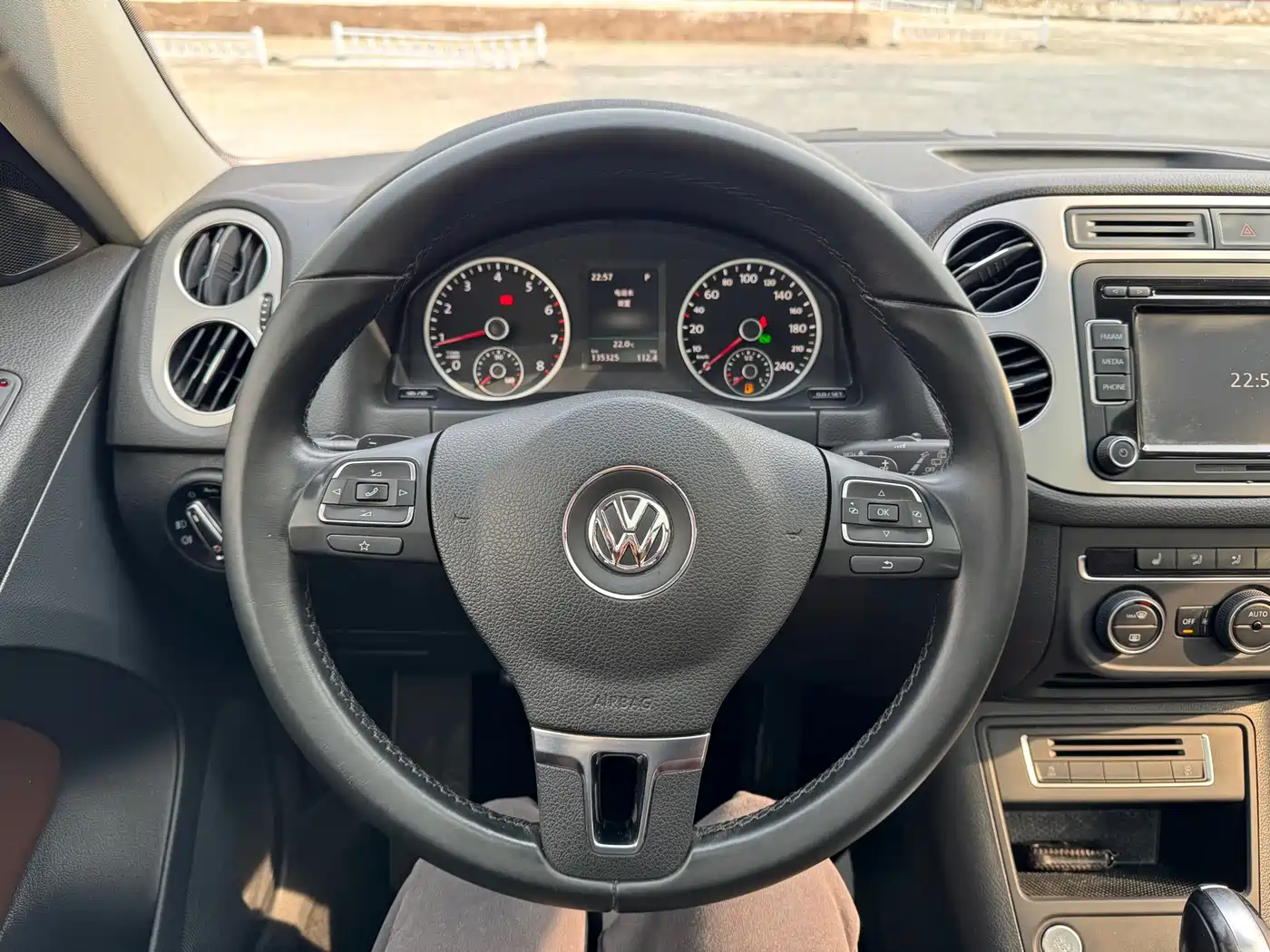 Volkswagen Tiguan 2015 1.8TSI Automatic 4WD Highline фото 9