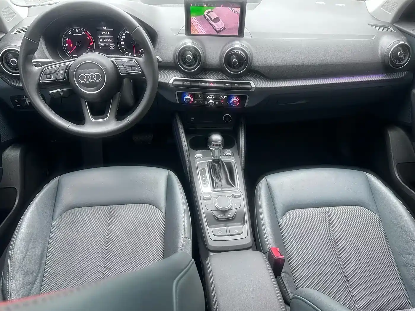 Photo 5 - Audi Q2L