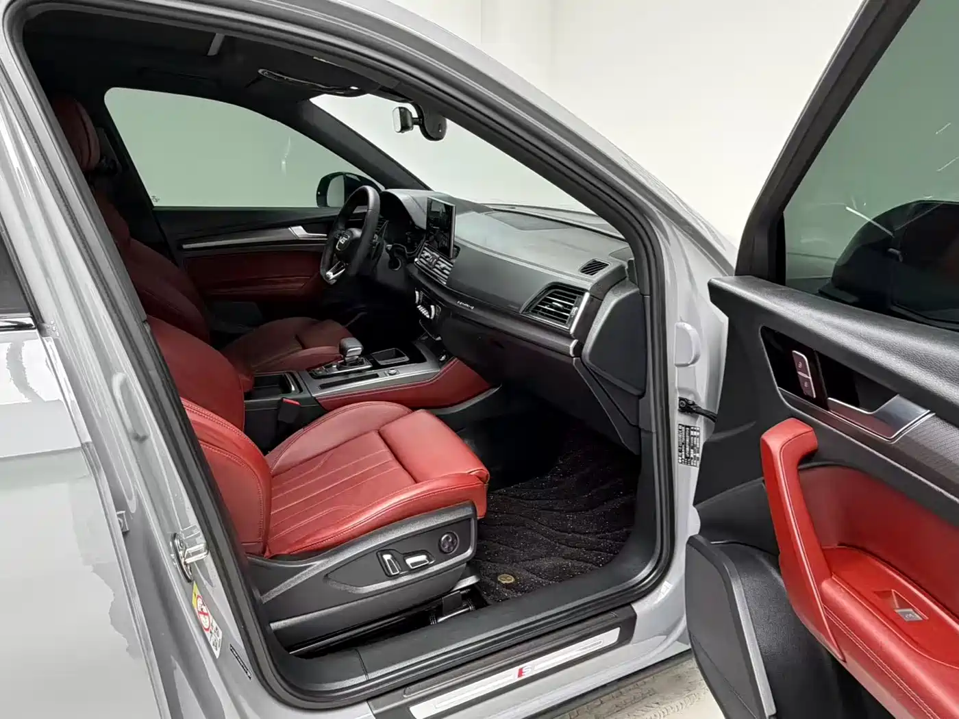 Audi Q5L 2024 Model 40 TFSI Luxury Dynamic фото 12