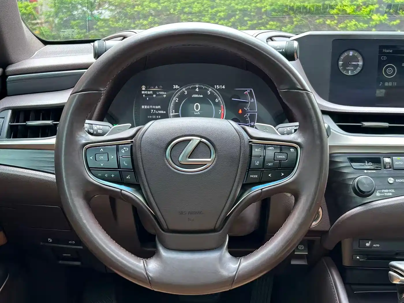 Фото 28 - Lexus ES