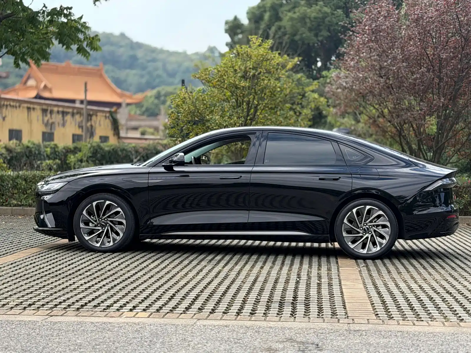 Photo 5 - Lincoln Z