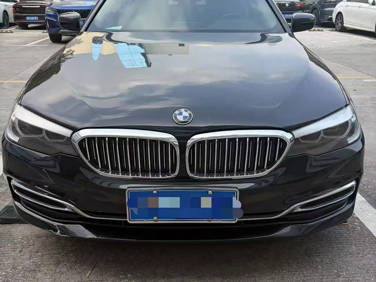 Photo 3 - BMW 5 Series