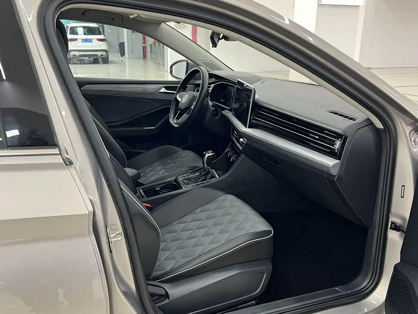 Volkswagen Sagitar 2023 300TSI DSG Surpassing Edition фото 8