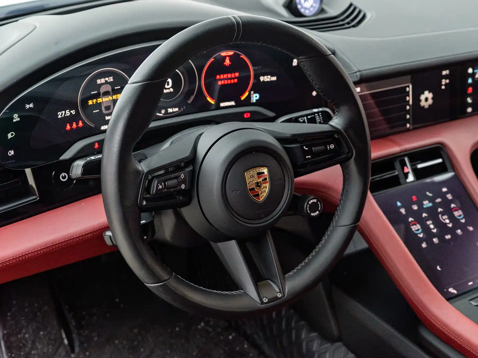صورة 14 - Porsche Taycan