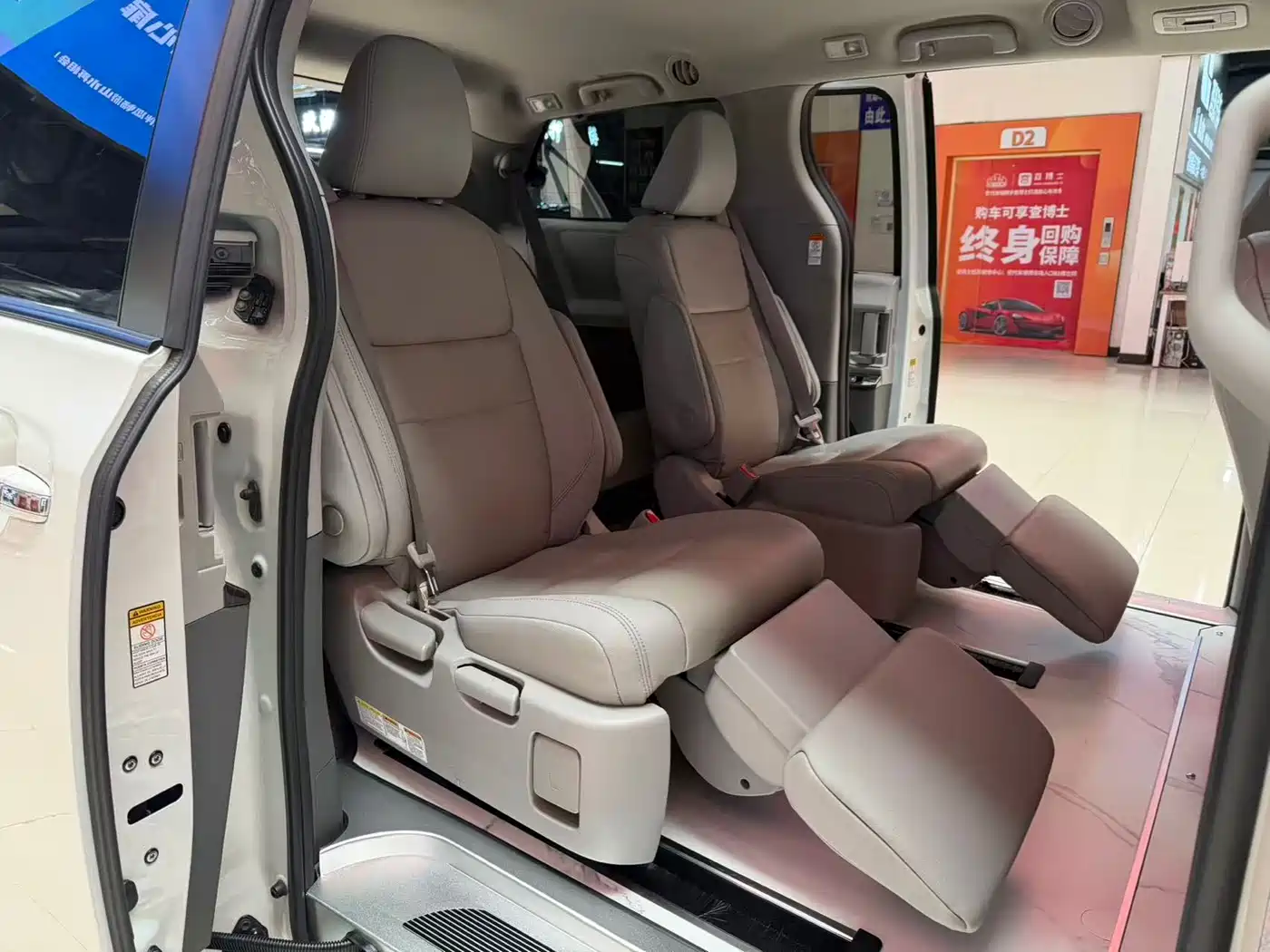 Toyota Sienna 2015 3.5L 2WD LE фото 13