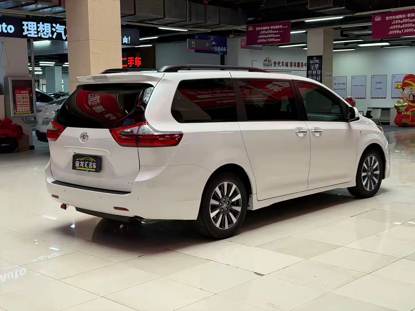 Toyota Sienna 2015 3.5L 2WD LE фото 4