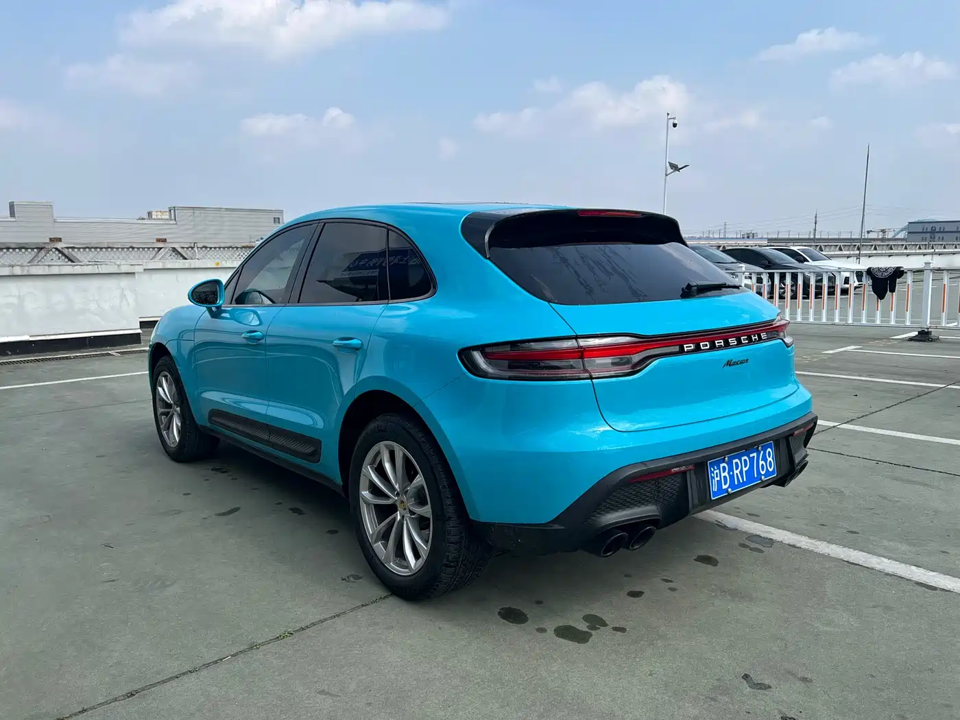 PORSCHE MACAN