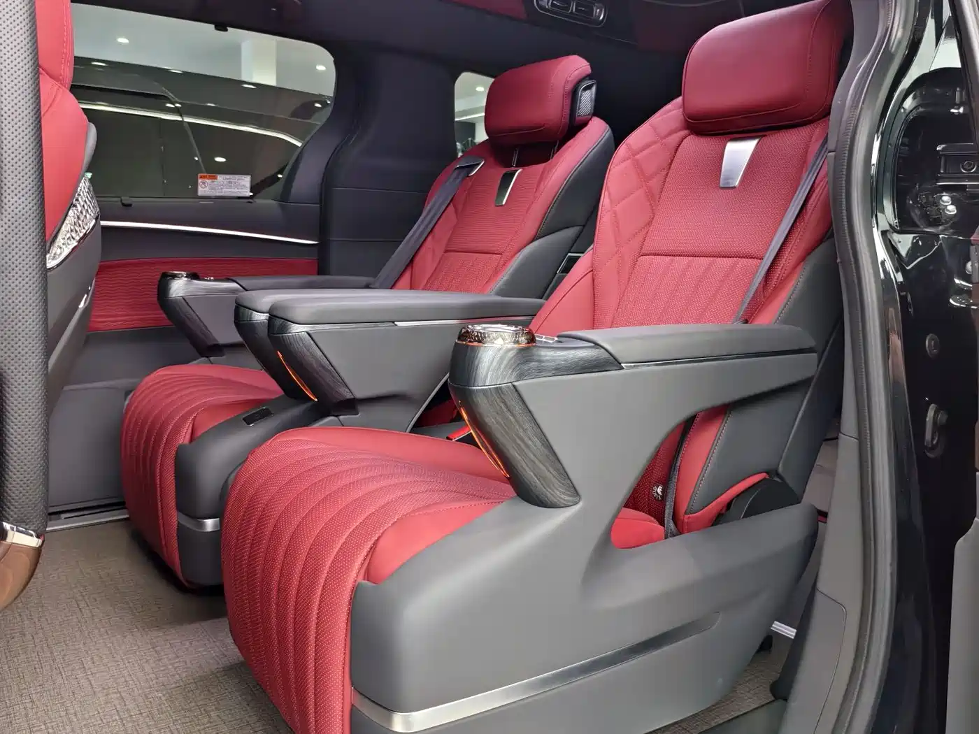 Toyota Granvia 2026 Model 2.5L Hybrid Prestige PLUS AWD Trim фото 7