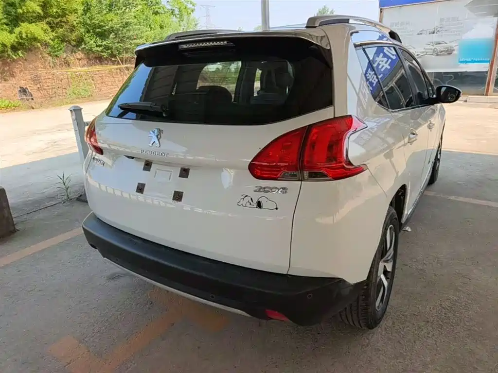 صورة 7 - Peugeot 2008