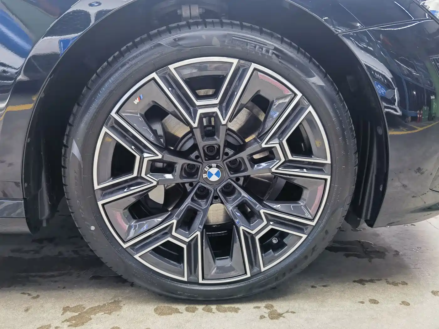 BMW 5 Series 2025 530Li Premium M Sport Package фото 20