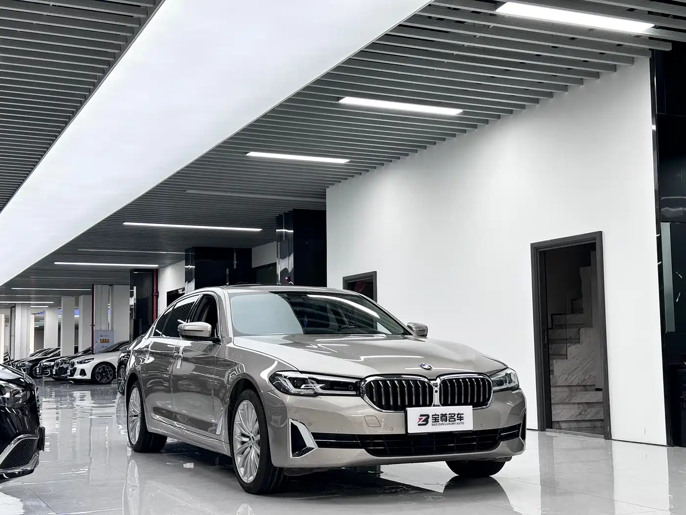 BMW 5 Series 2023 530Li Premium Luxury Package фото 3