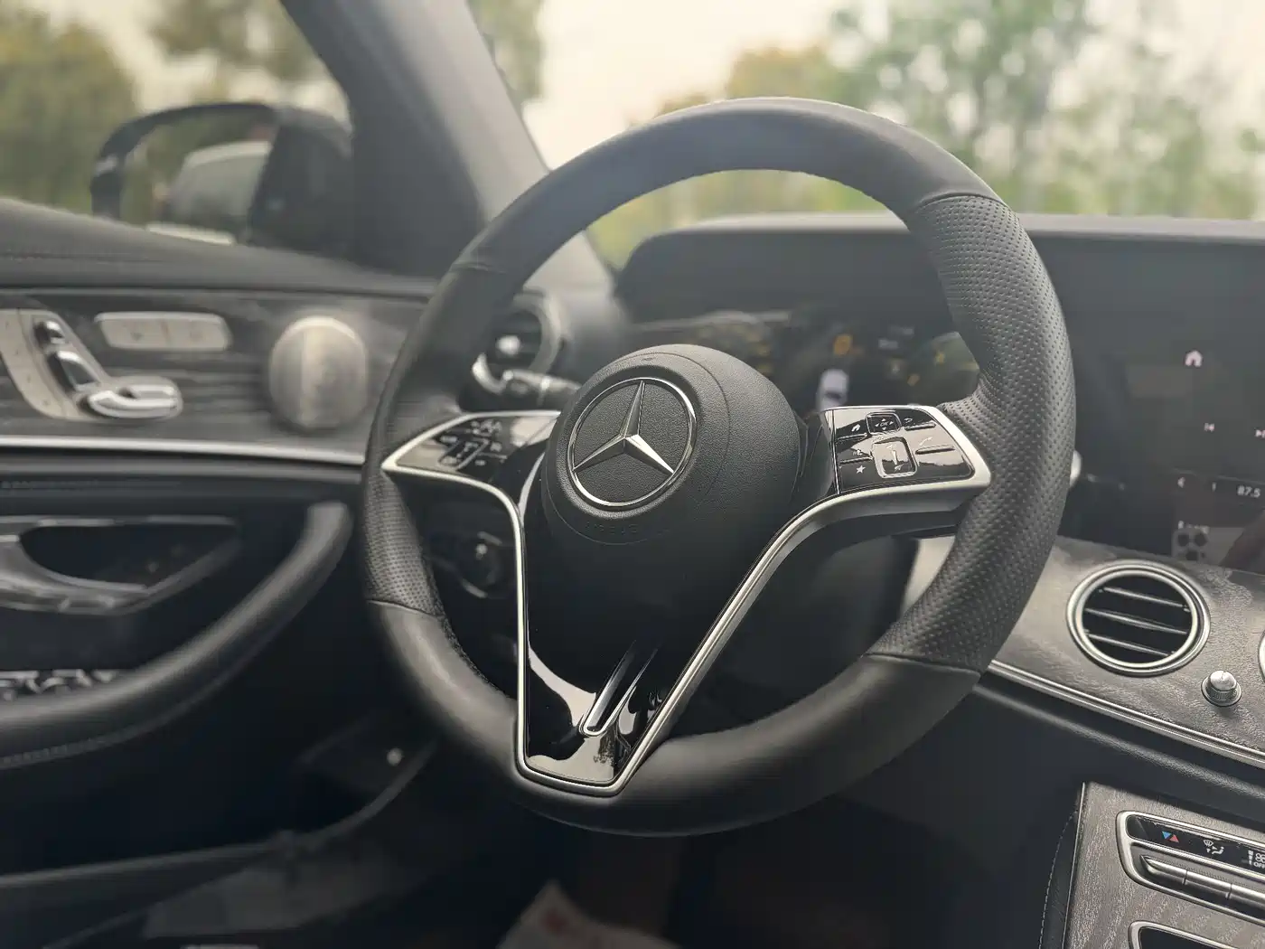 Mercedes-Benz E-Class 2022 E 300 L Luxury фото 9