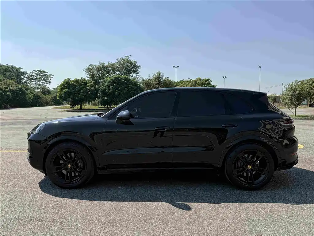 صورة 15 - Porsche Cayenne