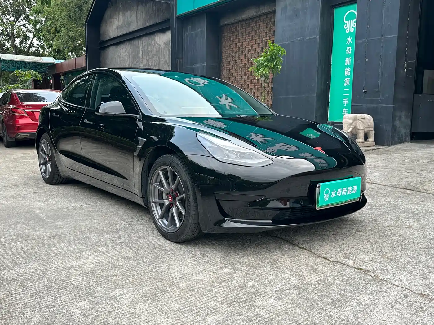 TESLA MODEL 3