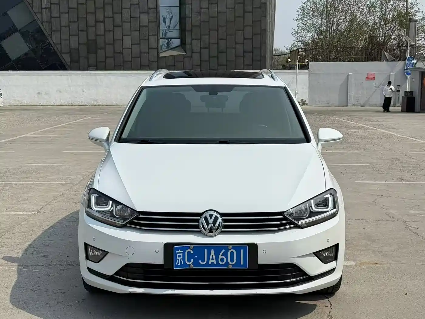 Volkswagen Golf Sportsvan 2018 230TSI Automatic Luxury фото 2