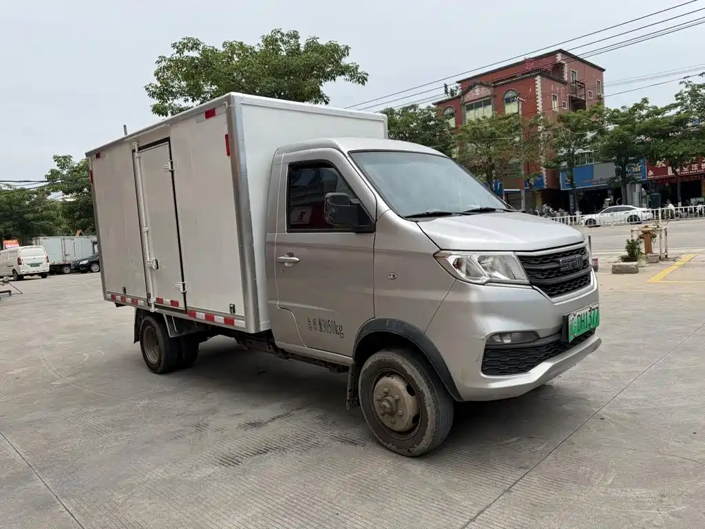 SRM Xinyuan Xinyuan T2S EV 2023 2021 Van