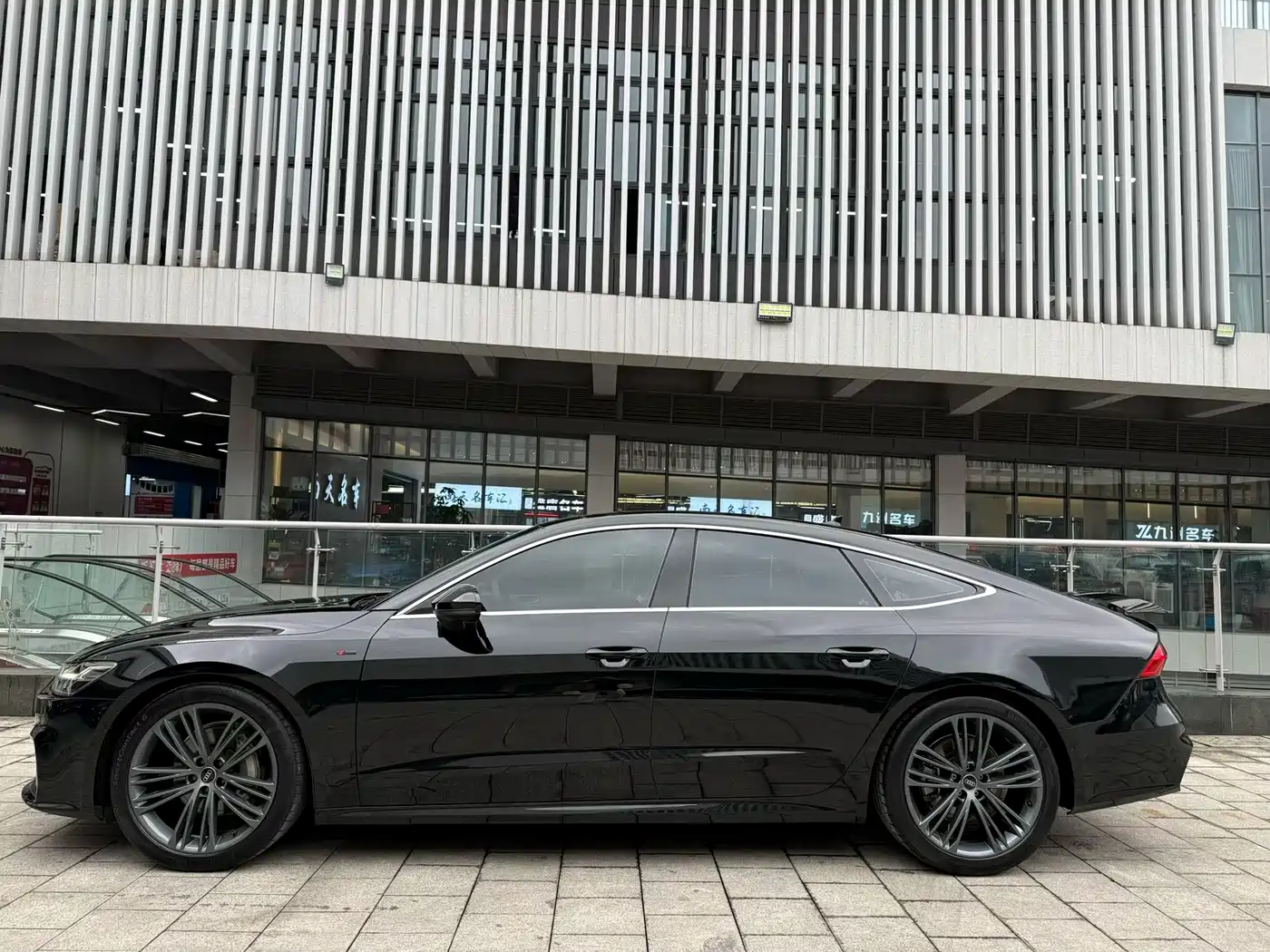 Audi A7 2023 Model 45 TFSI Premium Selection Edition фото 2