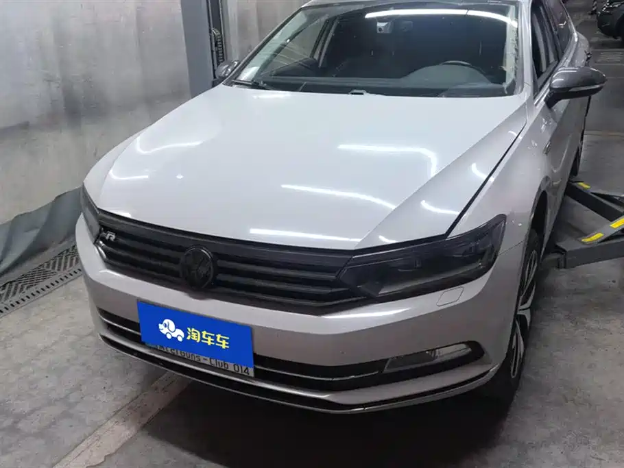 Volkswagen Magotan 2018 330TSI DSG Premium фото 2