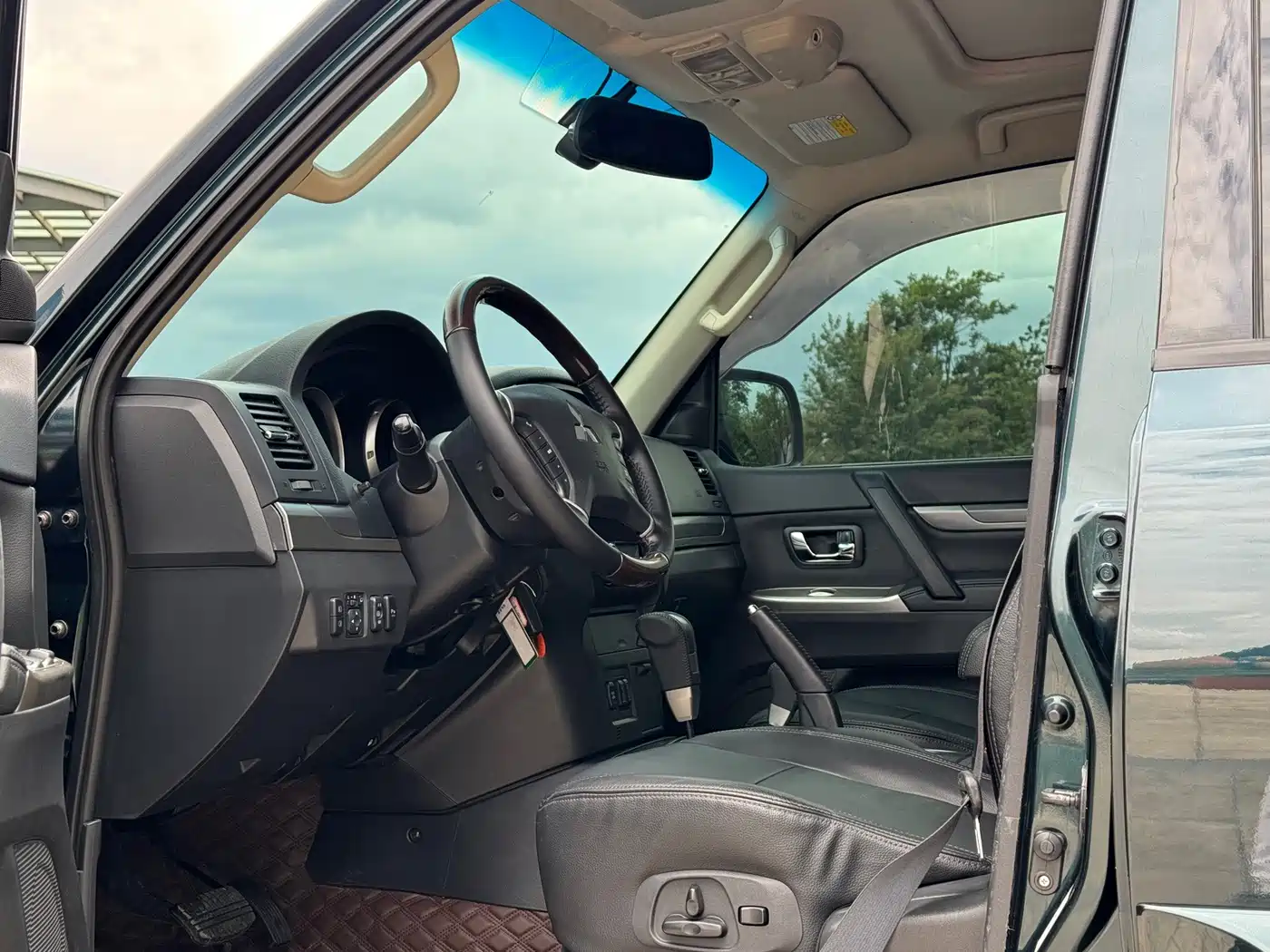 Mitsubishi Pajero (Import) 2015 2016 3.0L Automatic Premium (China IV)