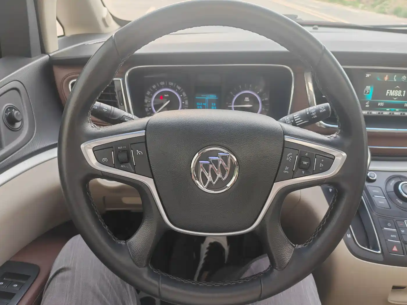 Buick GL8 2017 25S Luxury China V фото 18