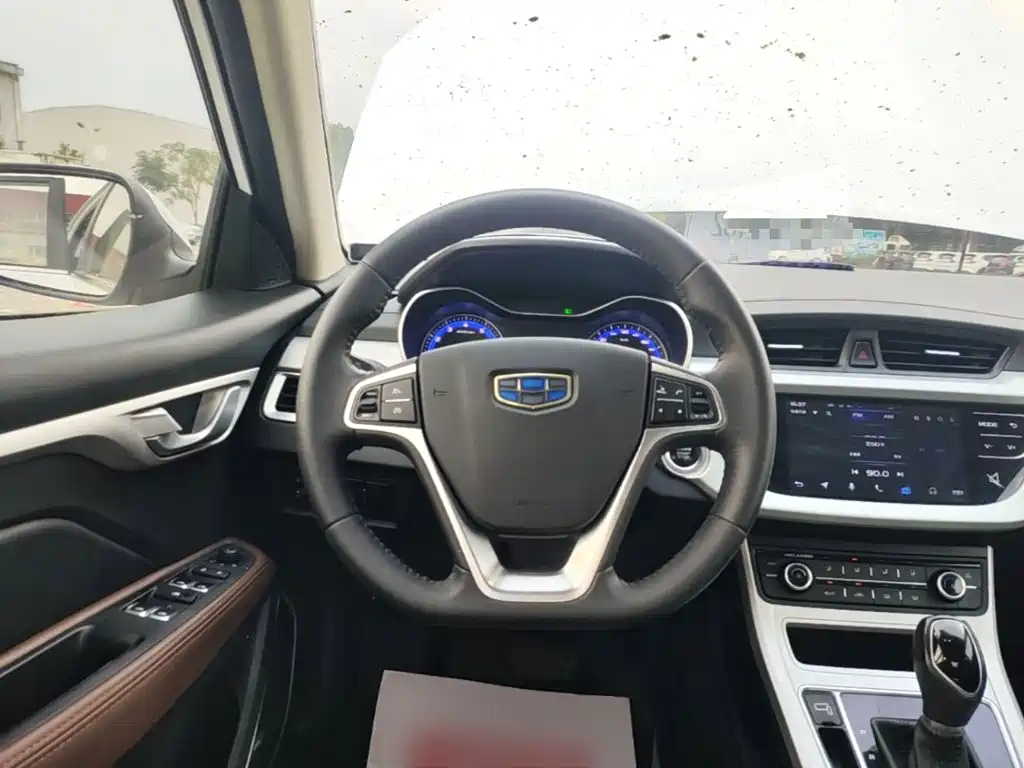 Фото 11 - Geely Vision