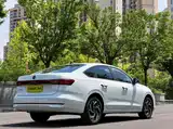 صورة 6 - Volkswagen Lavida