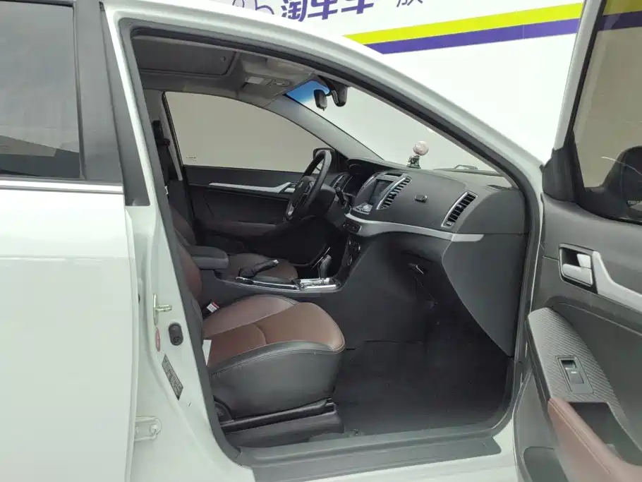Фото 8 - Geely Vision