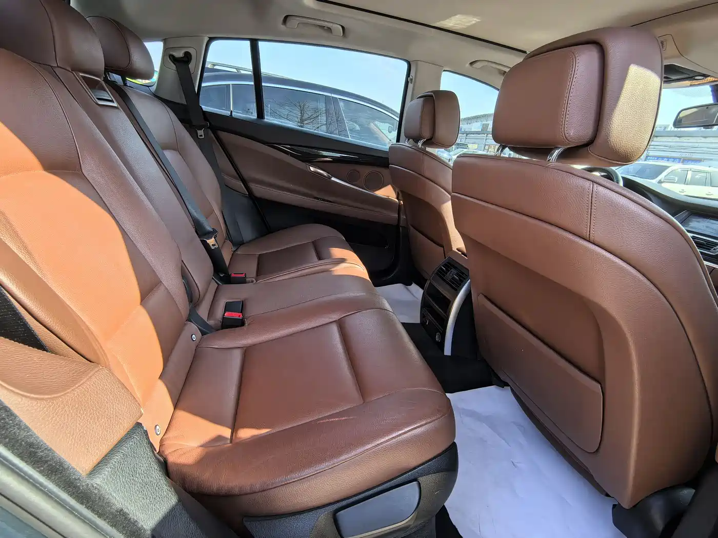 BMW 5 Series GT 2011 535i Elegance фото 10