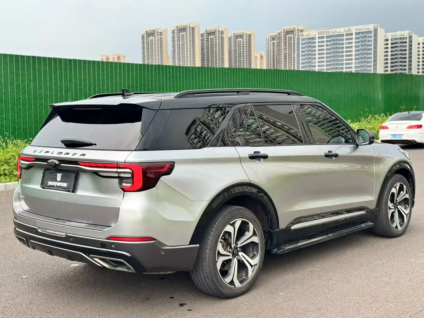 Фото 6 - Ford Explorer