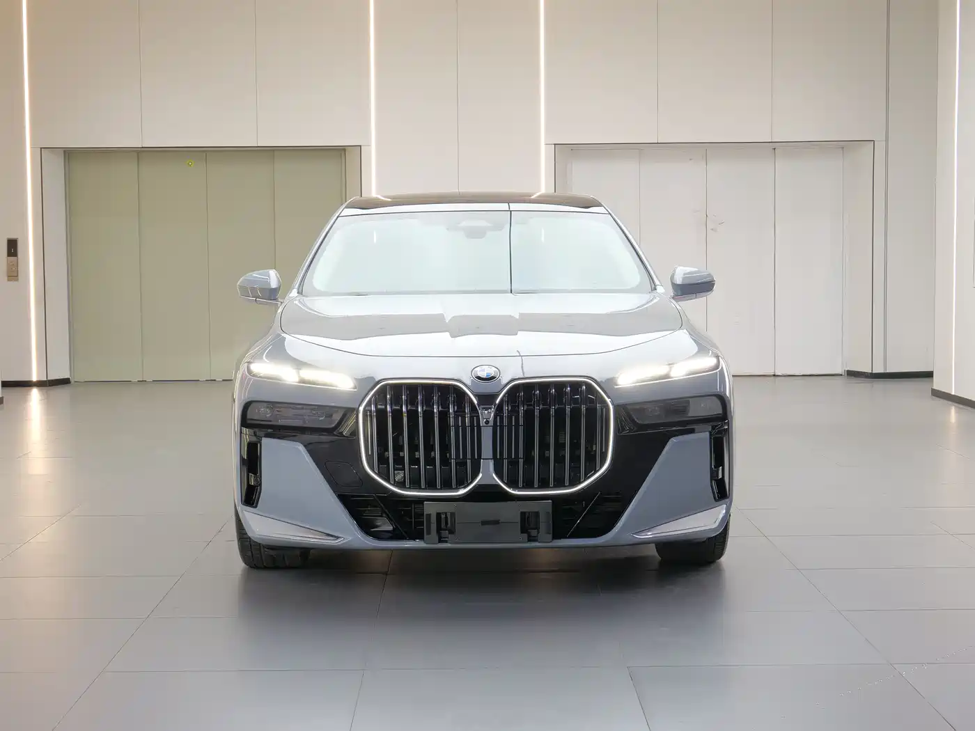 BMW 7 Series 2023 Model 735Li M Sport Package фото 2