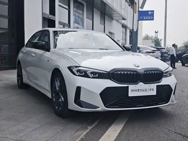 BMW 3 Series 2025 330Li M Sport Night Edition — фото 4