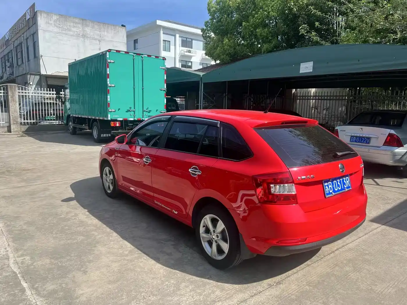Škoda Skoda Rapid Spaceback 2014 1.6L Automatic Joy Edition фото 6