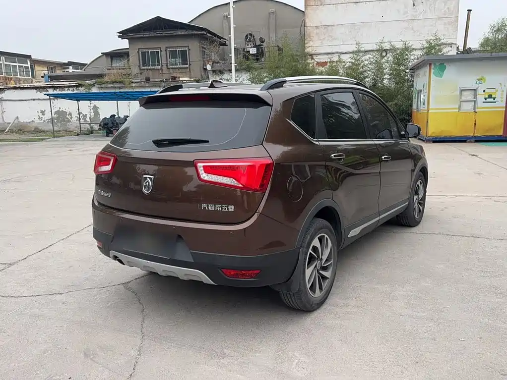 Baojun 560 2015 2015 1.8L Manual Luxury