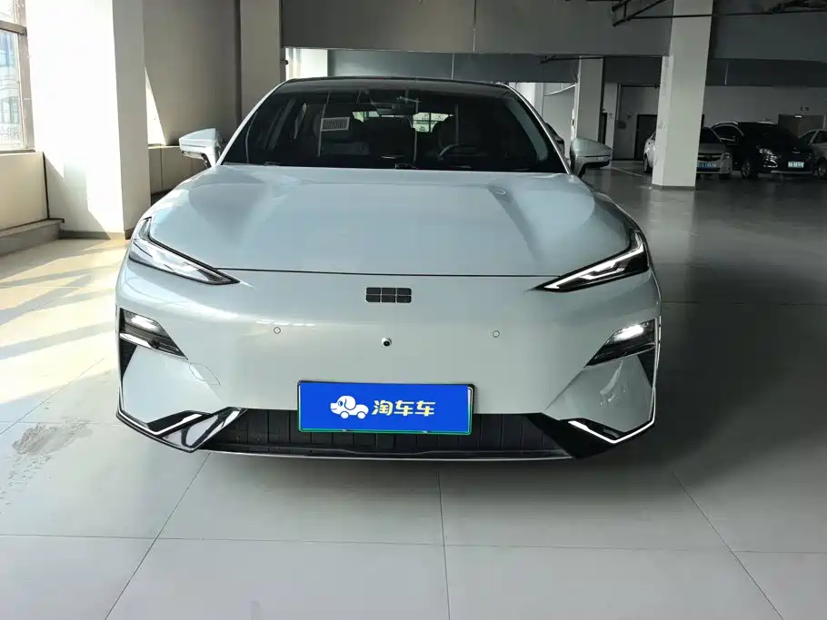 Фото 2 - Geely Galaxy Galaxy E8