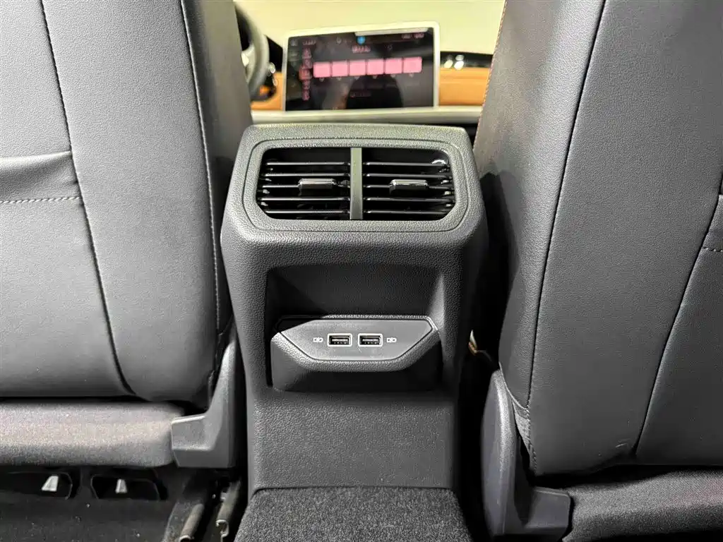 Volkswagen Bora 2025 Facelift 200TSI DSG Navigation Edition фото 28