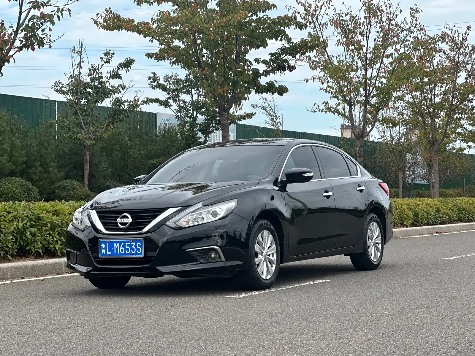 Photo 1 - Nissan Teana