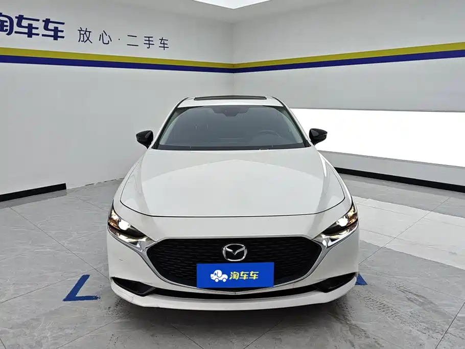Photo 2 - Mazda Mazda 3